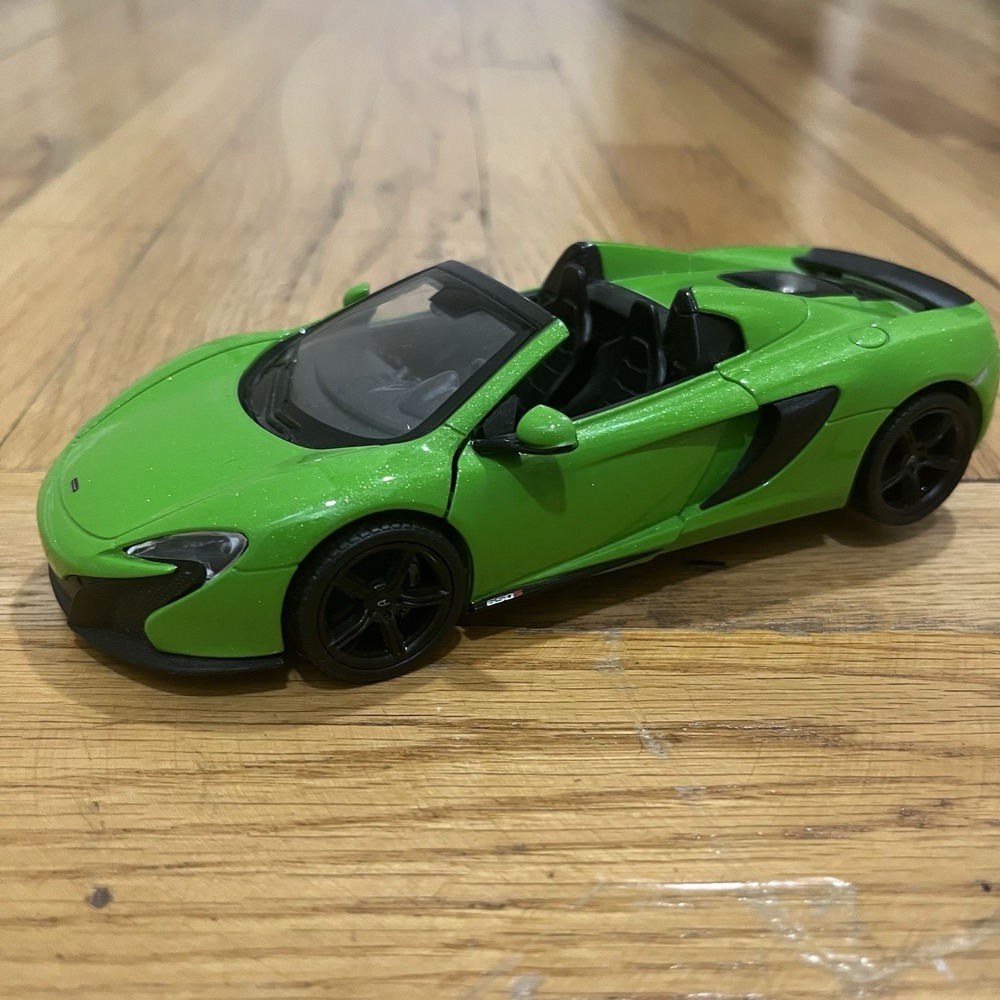 Motormax McLaren 650S Spider Diecast Car 1:24 Scale Metallic Green Opening Doors - Picture 1 of 13